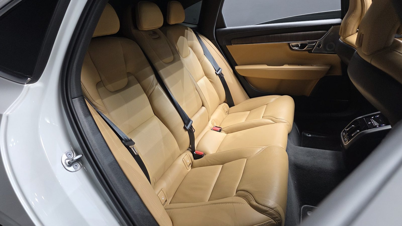 2022 Volvo S90