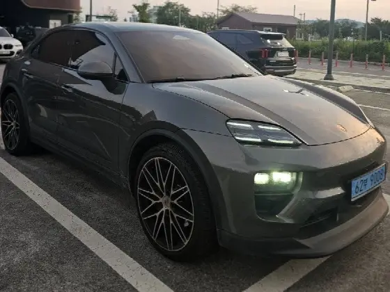 2025 Porsche Macan 4S