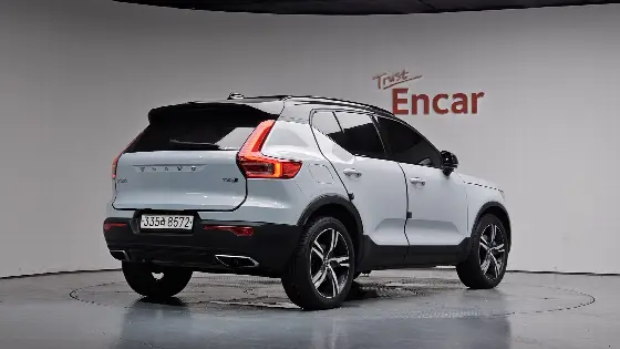 2020 Volvo XC40 T4 R-Design
