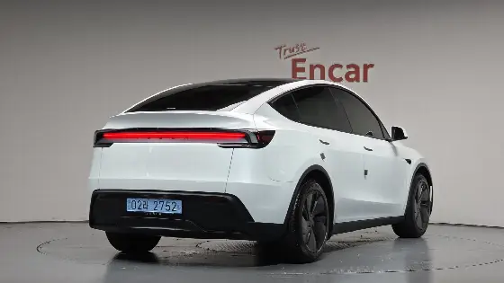 2025 Tesla Model Y RWD