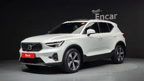 2022 Volvo XC40 B4 Ultimate Bright