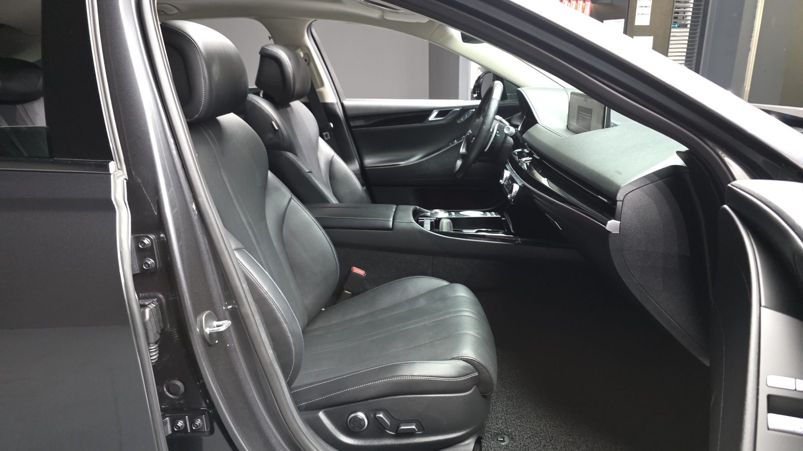 2021 Genesis G80