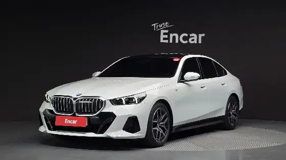 2025 BMW 5-Series 520i M Sport