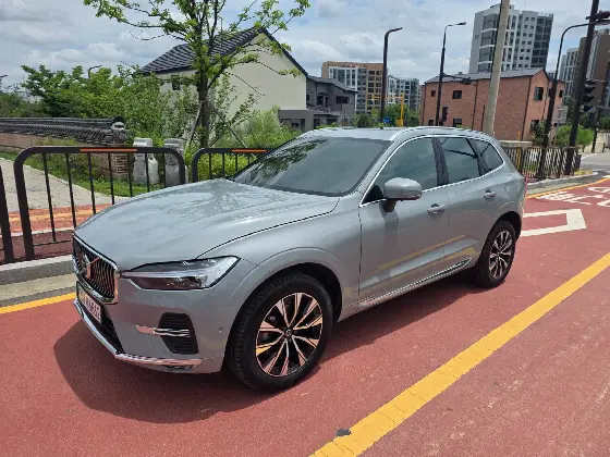 2023 Volvo XC60 B5 Ultimate Bright