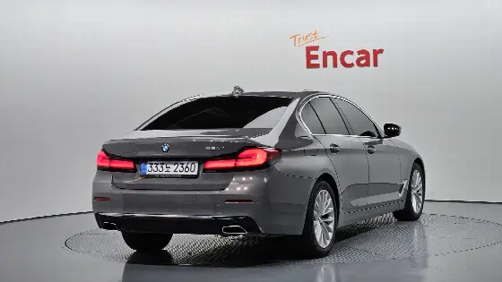 2022 BMW 5-Series 520i Luxury