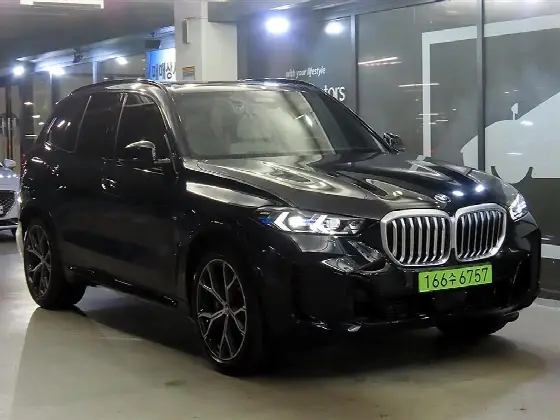 2025 BMW X5 xDrive 40i M Sport