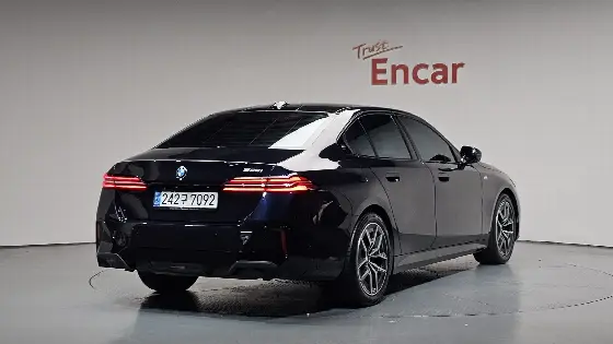 2024 BMW 5-Series 520i M Sport