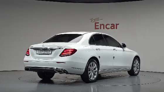 2018 Mercedes-Benz E-Class E300 4MATIC Exclusive