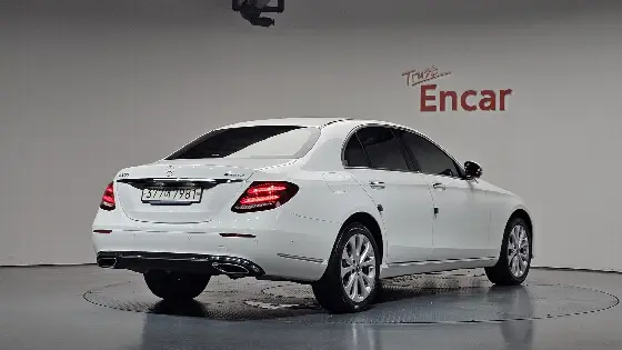 2020 Mercedes-Benz E-Class E300 4MATIC Exclusive