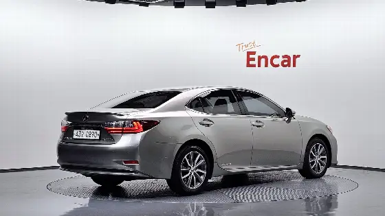 2016 Lexus ES Supreme