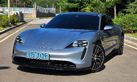 2022 Porsche Taycan Base