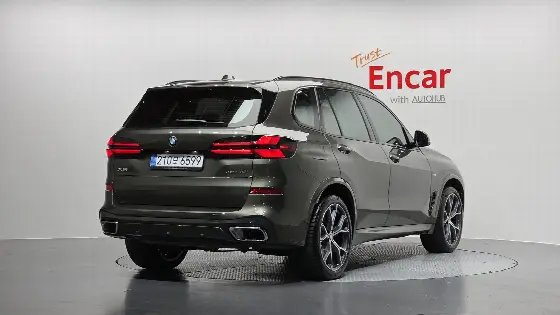 2025 BMW X5 xDrive 40i M Sport
