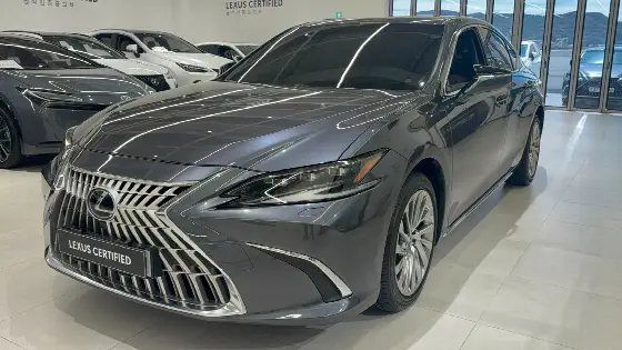2025 Lexus ES Executive