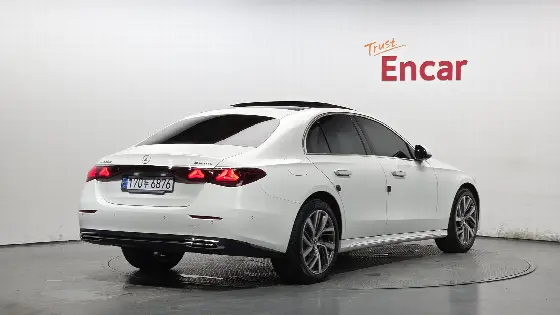 2024 Mercedes-Benz E-Class E220d 4MATIC Exclusive