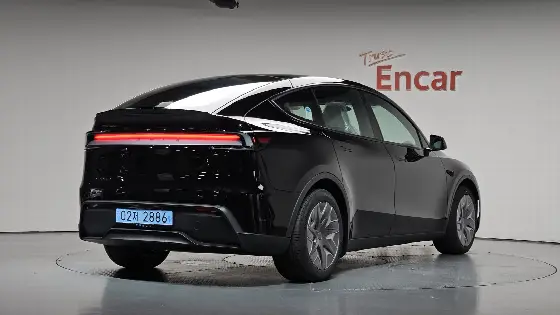 2026 Tesla Model Y L Long Range AWD