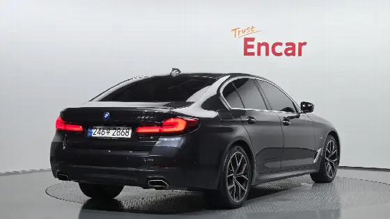 2022 BMW 5-Series 530e M Sport