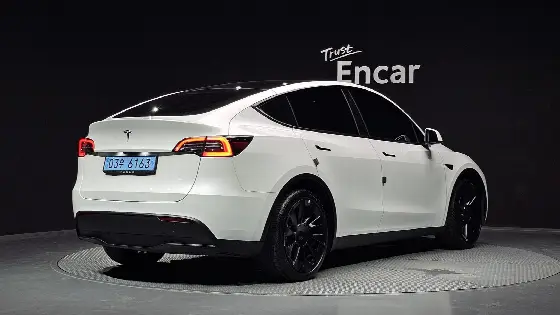2023 Tesla Model Y RWD