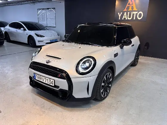 2022 Mini Cooper Classic Launch Pack