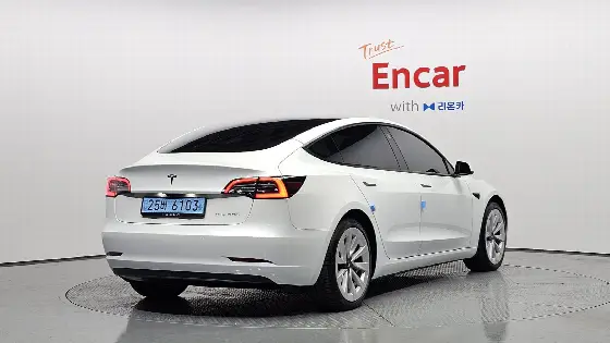 2022 Tesla Model 3 Long Range AWD