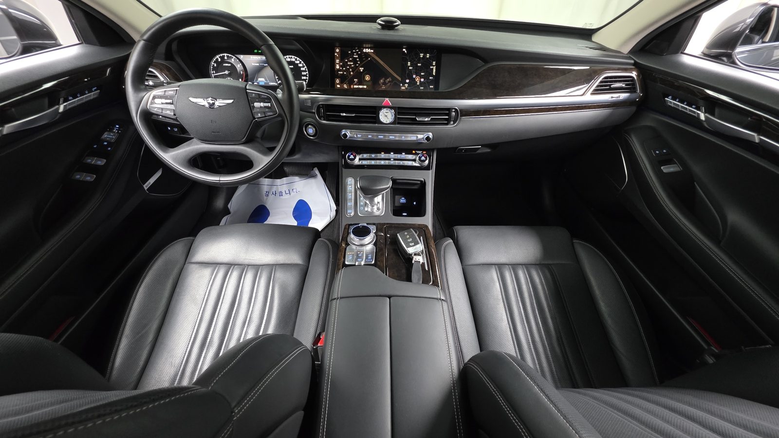 2021 Genesis G90