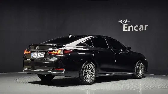 2025 Lexus ES Luxury Plus