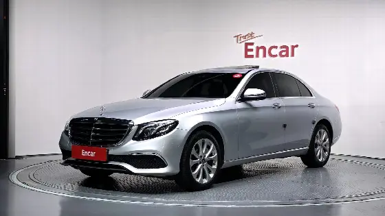 2017 Mercedes-Benz E-Class E300 4MATIC Exclusive Standard