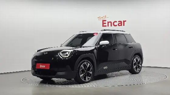 2025 Mini Aceman SE Favoured