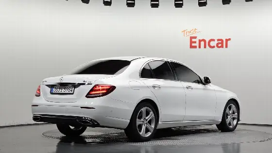 2017 Mercedes-Benz E-Class E220d 4MATIC Avantgarde