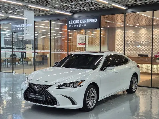 2023 Lexus ES Luxury Plus