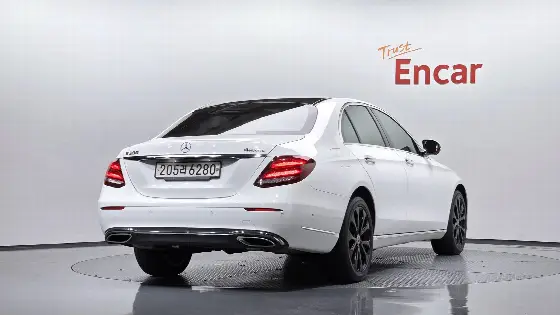 2018 Mercedes-Benz E-Class E300 4MATIC Exclusive