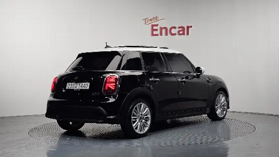 2021 Mini Cooper 5Door Classic Plus Launch Pack