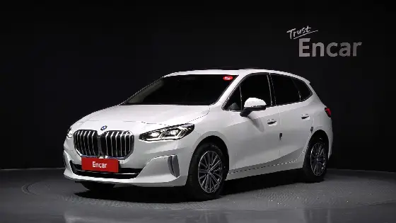 2024 BMW 2-Series 220i Luxury