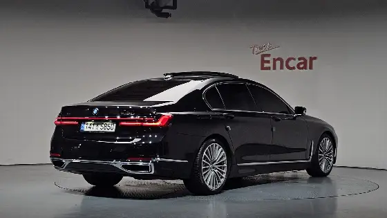 2022 BMW 7-Series 740Li xDrive Design Pure Excellence