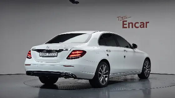 2019 Mercedes-Benz E-Class E300 4MATIC Avnatgarde