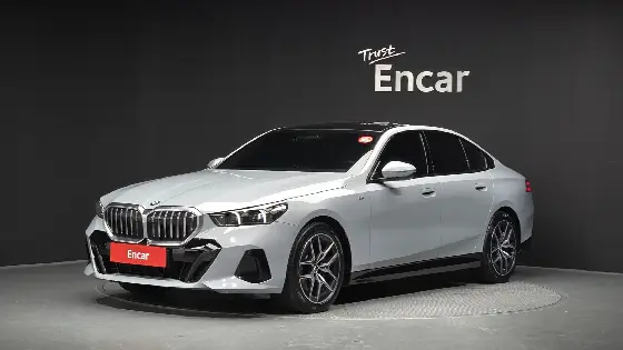 2025 BMW 5-Series 520i M Sport