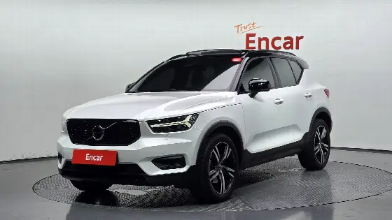 2021 Volvo XC40 B4 R-Design