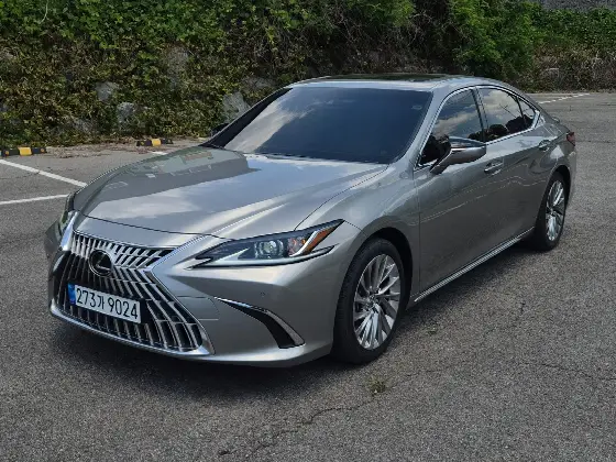2026 Lexus ES Luxury Plus