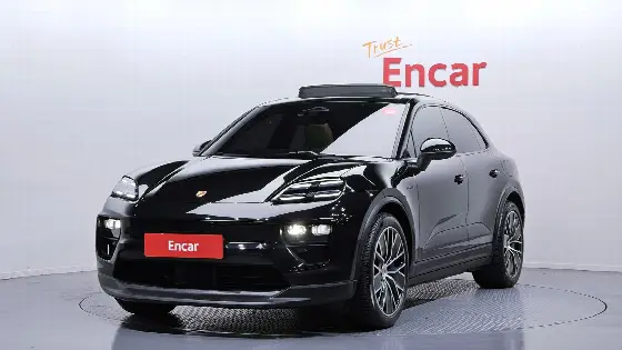 2025 Porsche Macan Base 4