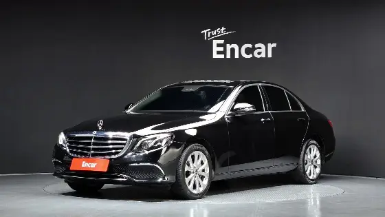 2017 Mercedes-Benz E-Class E300 4MATIC Exclusive Standard