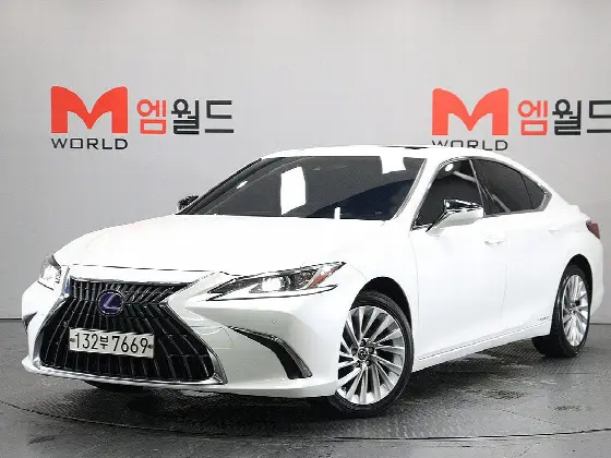 2022 Lexus ES Luxury Plus