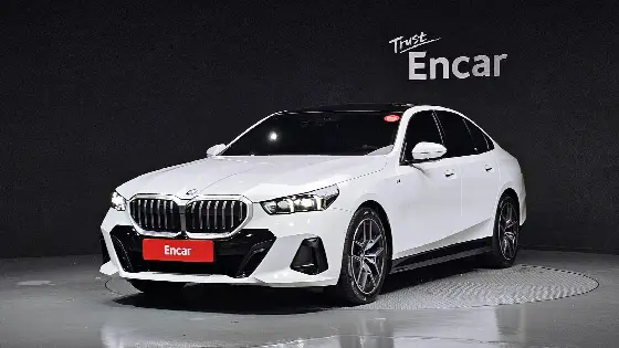 2025 BMW 5-Series 520i M Sport