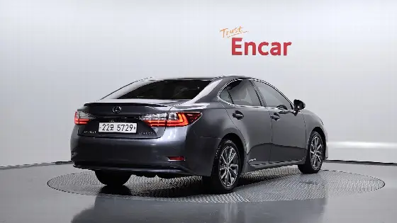 2016 Lexus ES Supreme