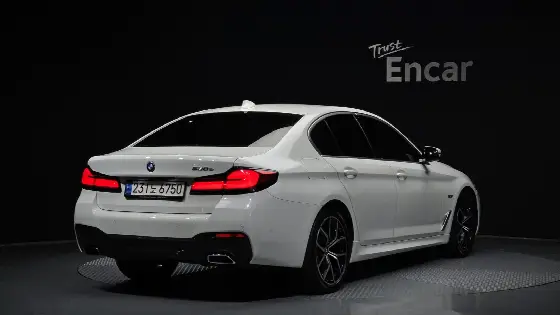 2022 BMW 5-Series 530e M Sport