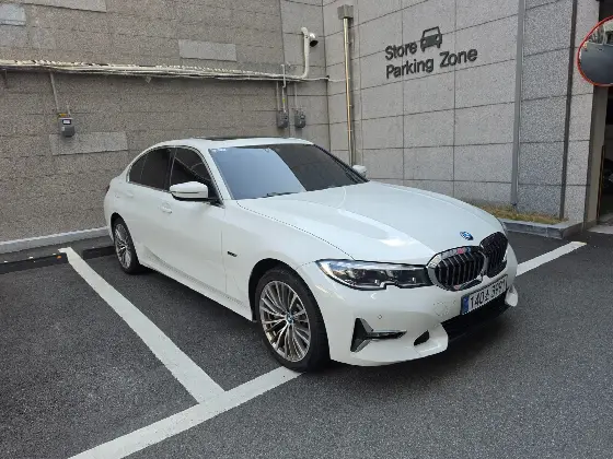 2021 BMW 3-Series 330e Luxury