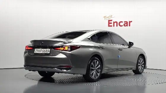 2019 Lexus ES Supreme
