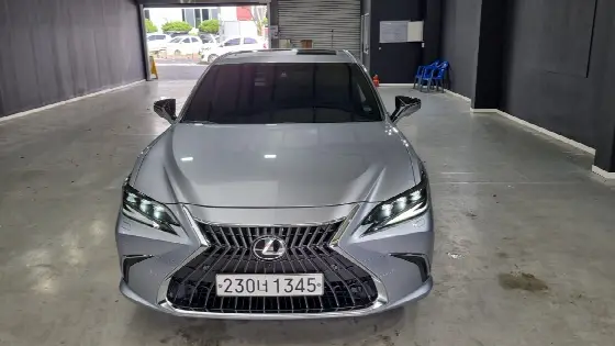 2023 Lexus ES Executive