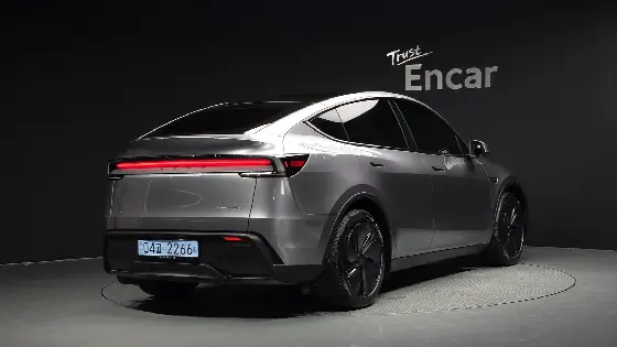 2025 Tesla Model Y Long Range AWD