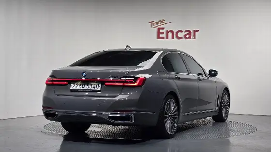 2020 BMW 7-Series 740i Design Pure Excellence