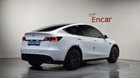 2024 Tesla Model Y RWD
