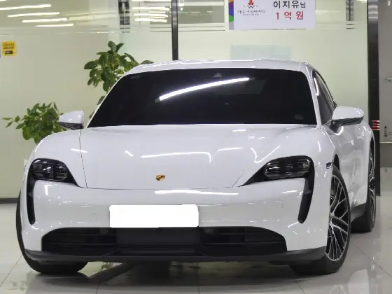 2022 Porsche Taycan Base